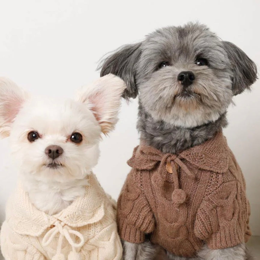 CABLE KNIT TOP WITH POM POM RIBBON COLLOR